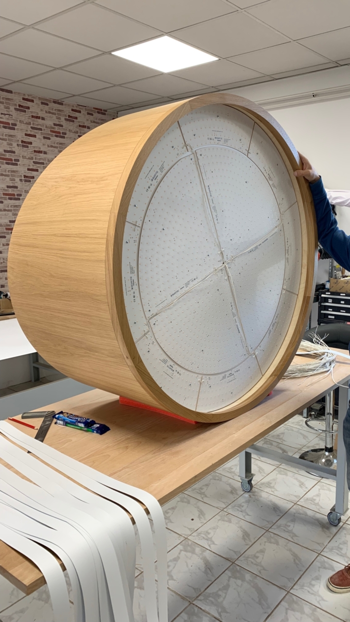Wood Round 1100 LED in OAK and angle cut