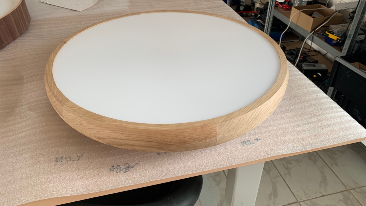 Wood Circular 400 LED in OAK and customised konvex outside shape